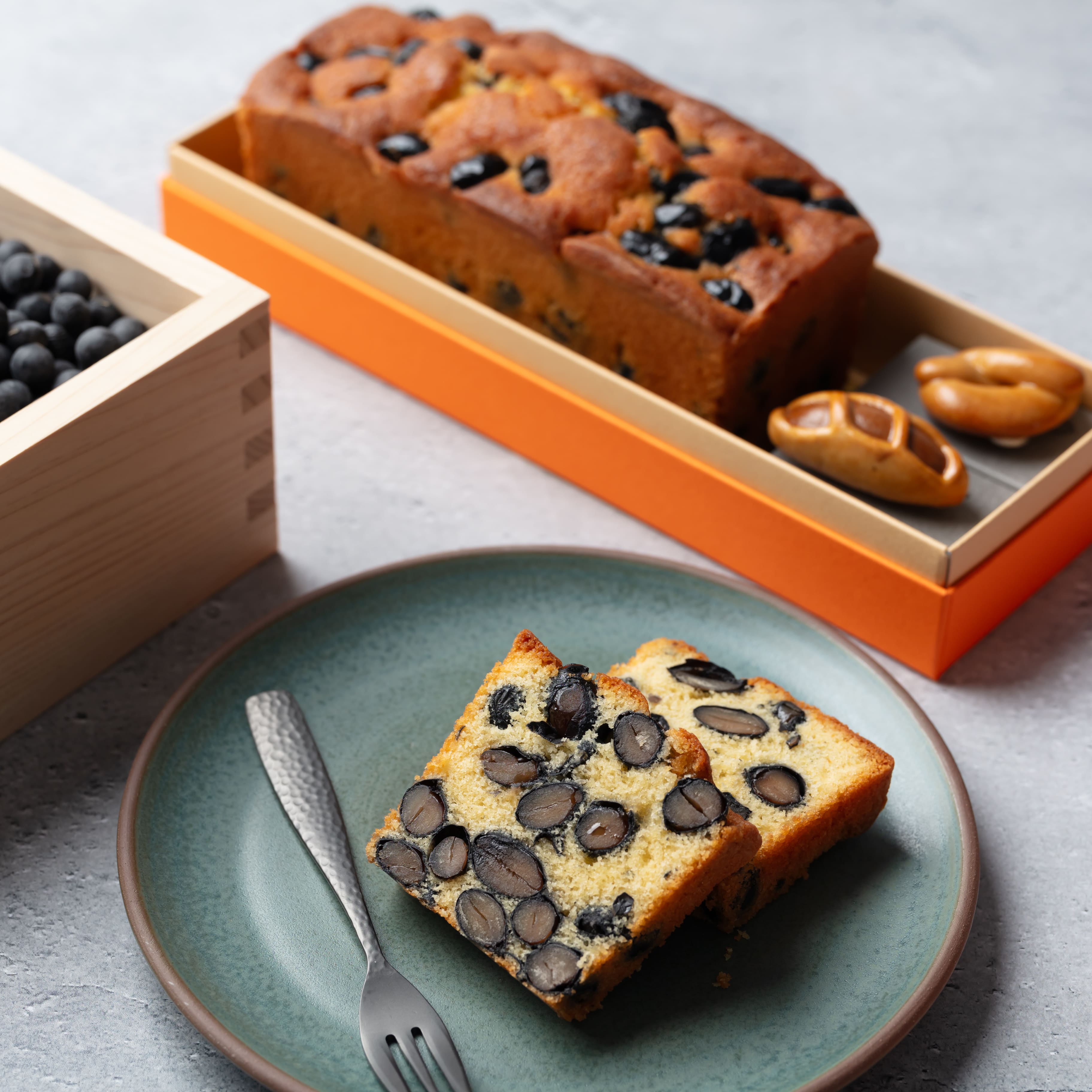 大粒丹波黒豆のパウンドケーキと飾りパンマグネット