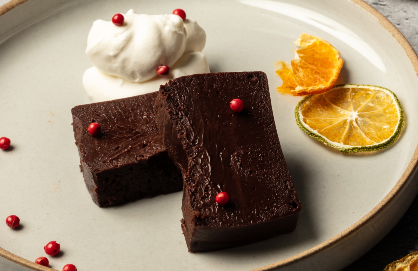 テリーヌ・オ・ショコラとピンクペッパー