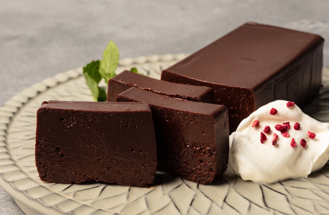 テリーヌ・オ・ショコラと生クリーム